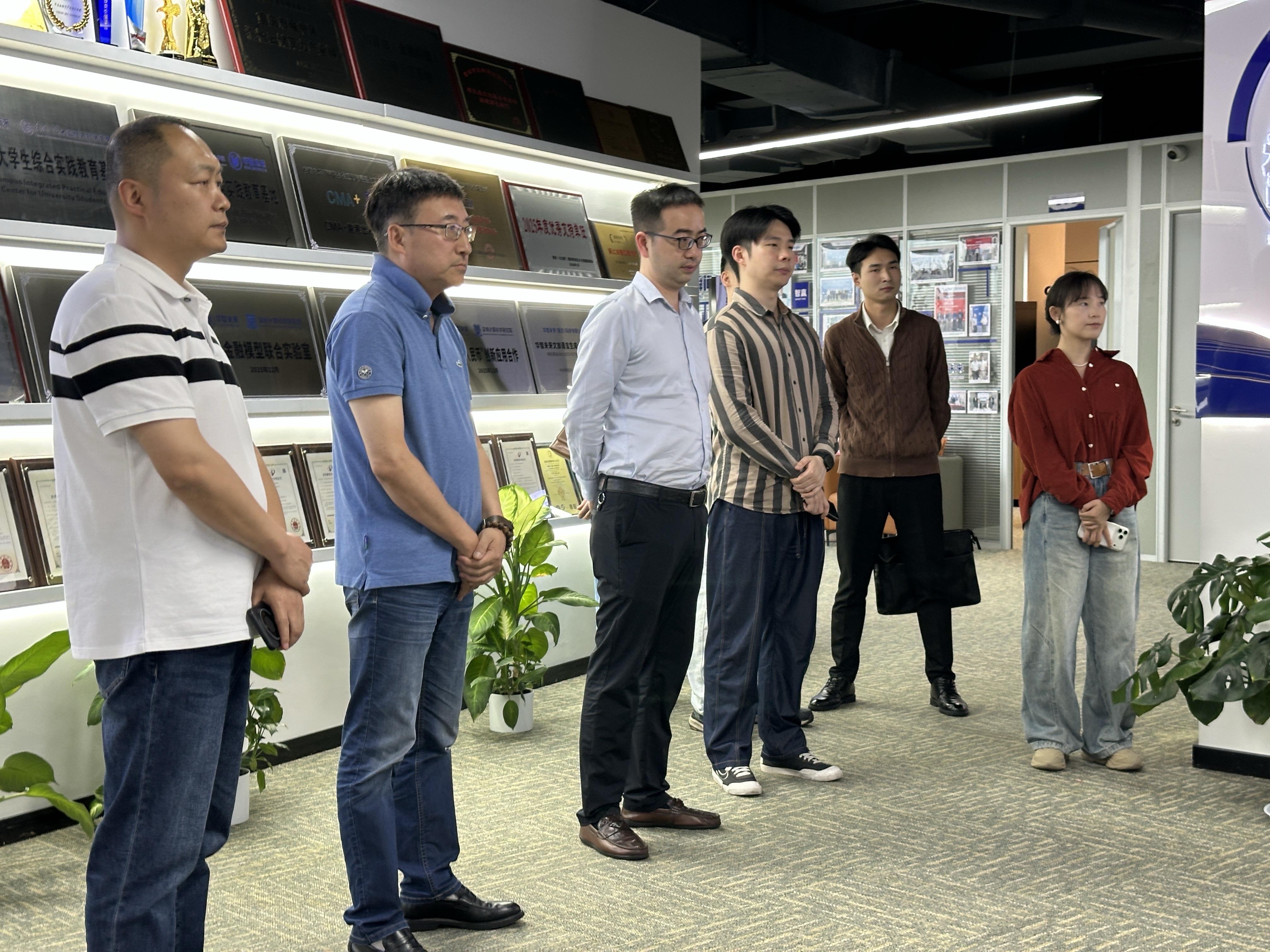 交流现场 - 重庆六点半科技有限公司